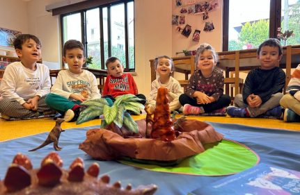 AYAKLARIMIN ALTINDAKİ DÜNYA